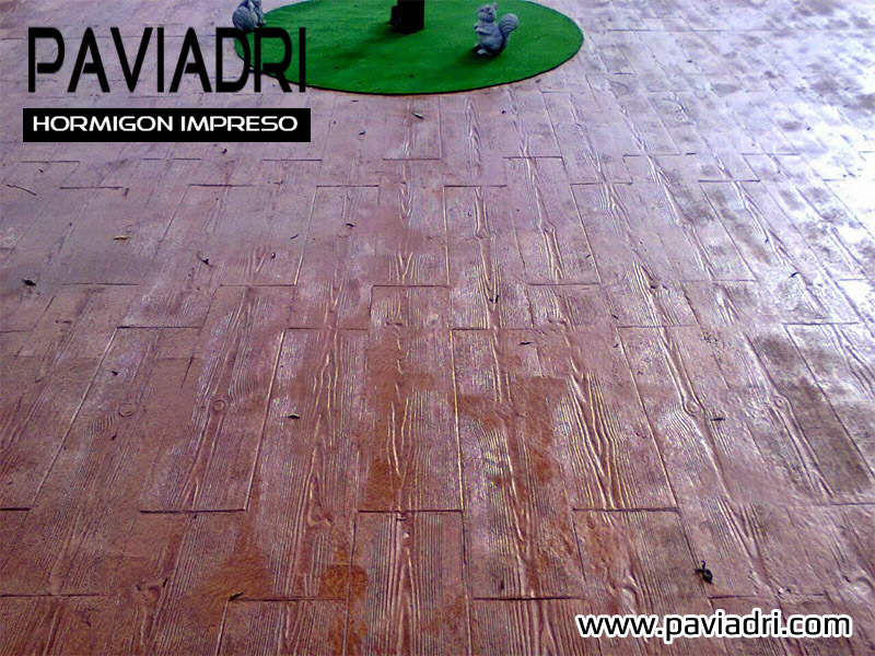 Suelo de hormigon impreso en patio con rebordes precio metro cuadrado hormigon impreso 