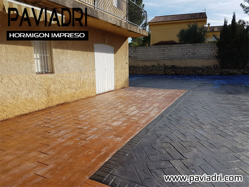 Suelo de hormigon impreso en patio 2 colores Precio suelo hormigón impreso valencia 